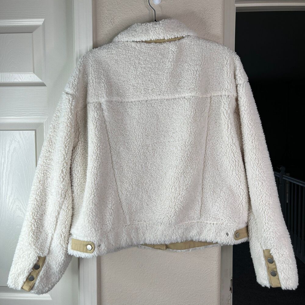 Universal Thread Women's Plus Button Winter Faux … - image 4